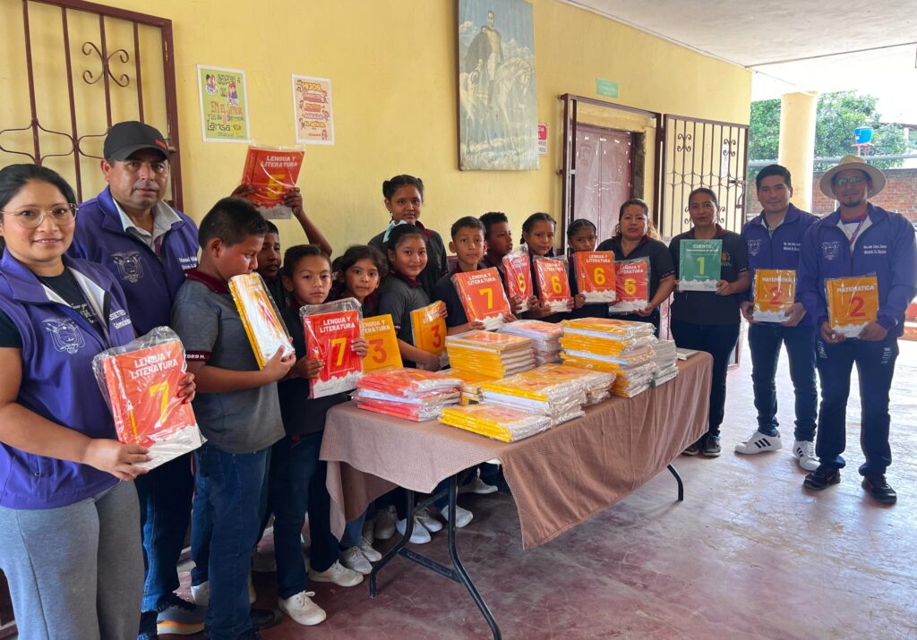 Educación en Zona 4: Más de 200 mil estudiantes reciben kits escolares y conectividad mejora