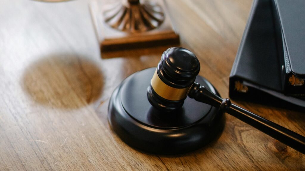 El Consejo de la Judicatura de rechaza intimidación con explosivo ejercida en contra de un juez del cantón Machala, El Oro. (Pexels).