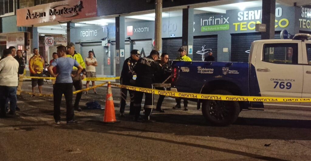 El cuerpo de Jaime Mora fue llevado al centro forense de Manta para la autopsia de rigor.