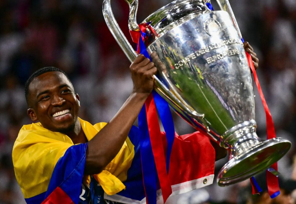 El defensa Willian Pacho se convirtió en el primer futbolista ecuatoriano de la historia en ganar la UEFA Champions League.