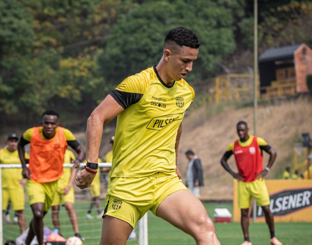 El delantero manabita Miguel Parrales podría ser titular con Bacelona SC, en el duelo ante Liga de Quito.