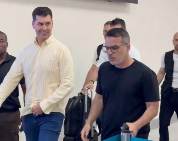 El entrenador español Ismael Rescalvo aterrizó la tarde de este sábado 21 de junio en el Aeropuerto Internacional José Joaquín de Olmedo de Guayaquil.