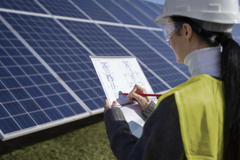 El grupo español Cox Energy desarrollará cinco proyectos de energía solar en Ecuador con una inversión de $600 millones