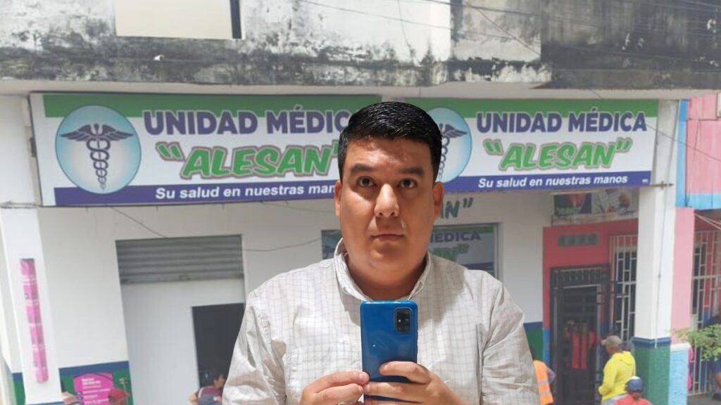 El médico Víctor Cerezo perdió la vida en manos de sicarios que irrumpieron en su consultorio, el hecho ocurrió en el cantón Palenque, Los Ríos. (Redes Sociales).