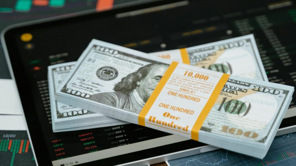 El riesgo país baja considerablemente este miércoles 11 de junio, así lo indica el Banco Central. (Pexels).