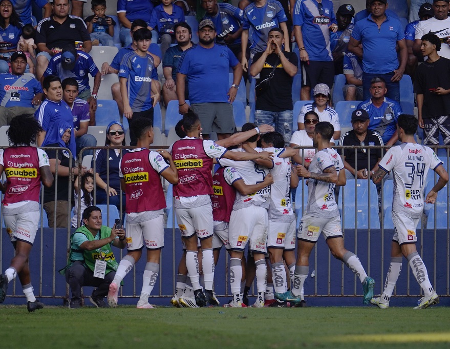 Emelec y Delfín SC protagonizaron un empate 2-2 en un emocionante encuentro disputado en el estadio George Capwell, en Guayaquil.