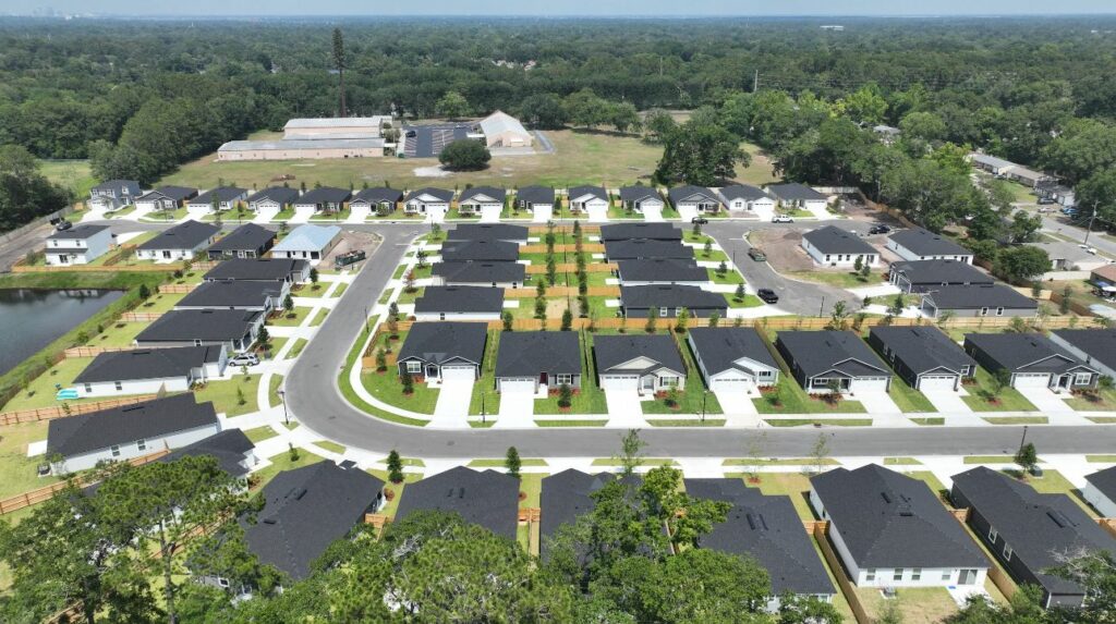 En ciudades como Jacksonville, al norte de la Florida, el mercado de vivienda aún ofrece precios relativamente bajos en comparación con Nueva York o Miami.