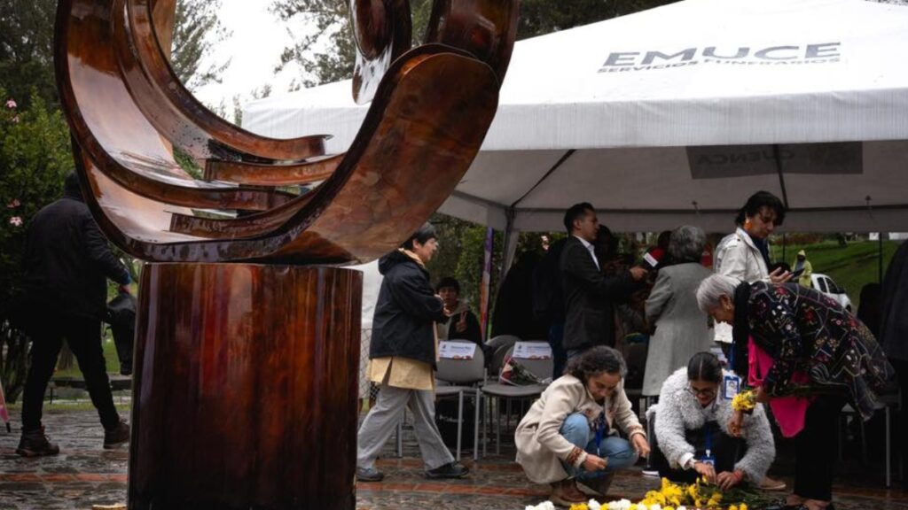 En el Cementerio Patrimonial de Cuenca, provincia de Azuay, se inaugura el primer memorial por las víctimas de femicidio. (Cristian Zamora).
