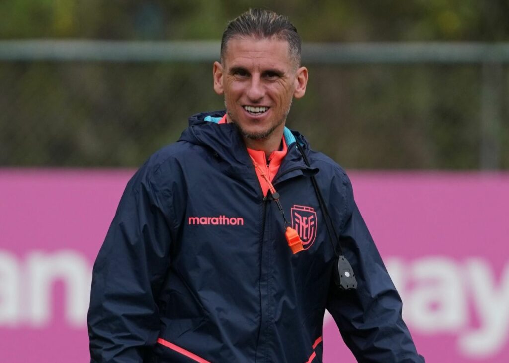 Estamos a 100 minutos de la clasificación, afirma Beccacece, DT de la selección ecuatoriana.
