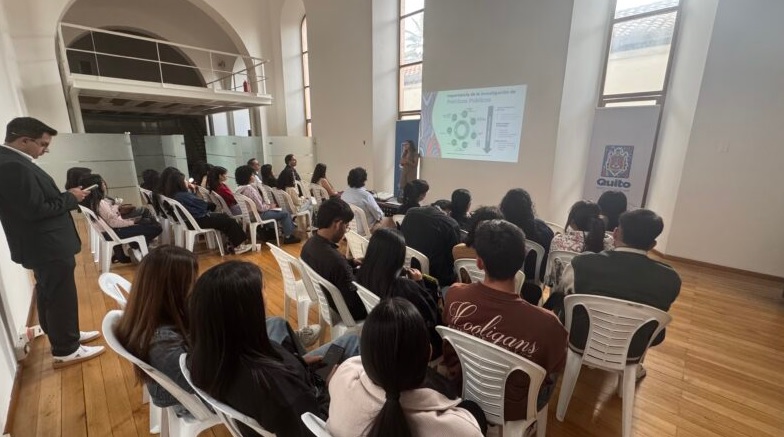 Estudiantes colombianos exploran el desarrollo urbano de Quito con el Instituto de la Ciudad