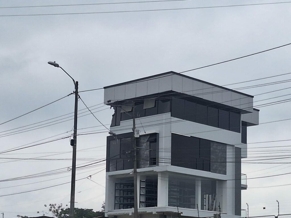 Explosión en edificio de Santo Domingo investigan caso de extorsión con explosivos