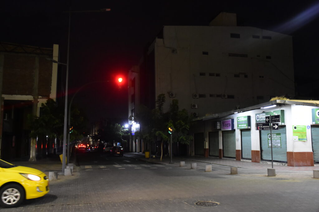 Portoviejo: cinco zonas con deficiente iluminación afectan a transeúntes y conductores
