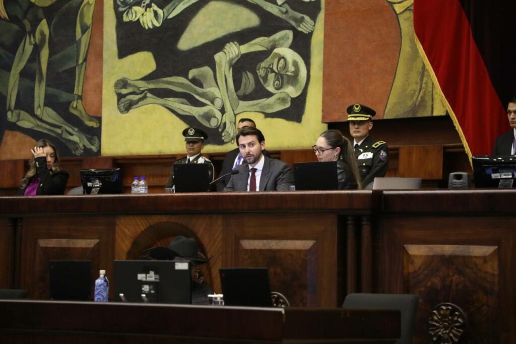 Fallo judicial respalda decisión de Niels Olsen sobre bancadas legislativas