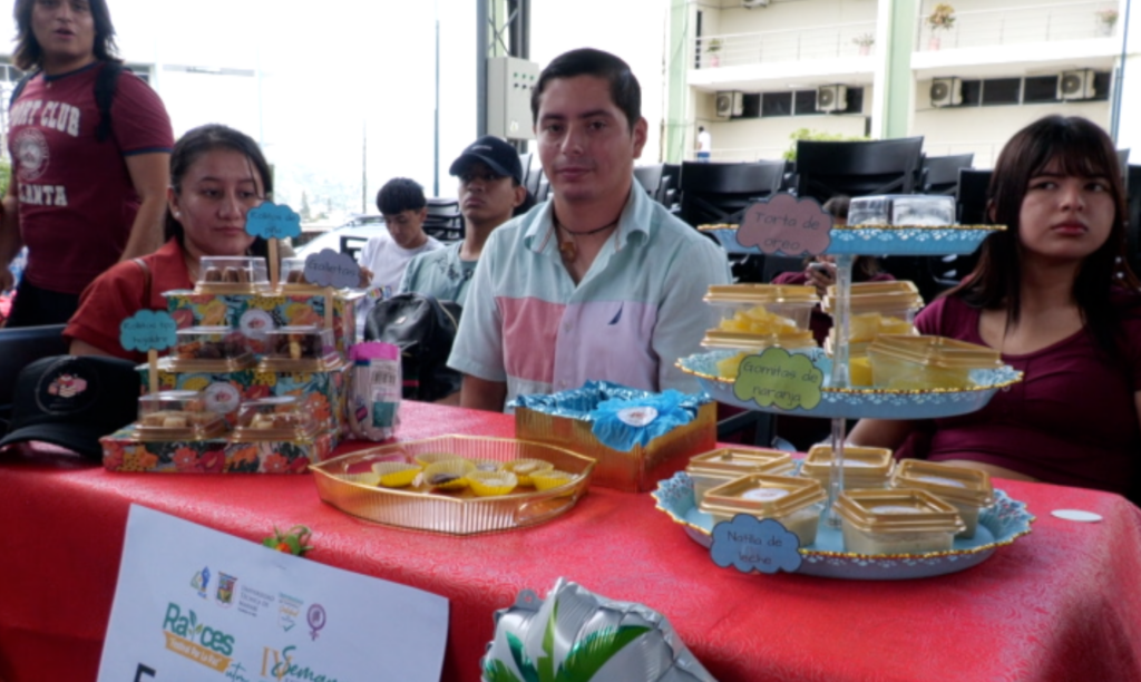 Feria Raíces de la Universidad Técnica de Manabí promueve emprendimientos de universitarios