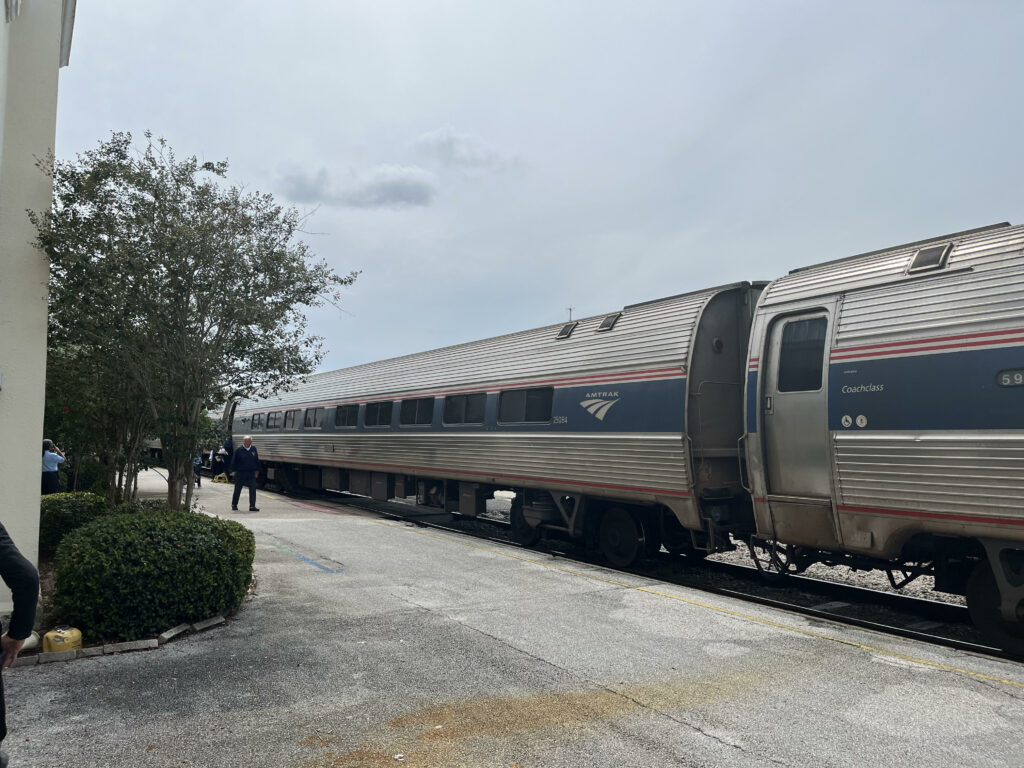 Foto de la estación del tren de la línea ferroviaria Amtrak en Orlando (Florida).