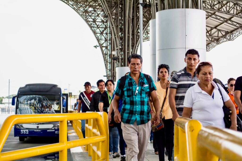 En 2025, Guayaquil espera renovar 140 buses de Metrovía, incorporando tecnología y confort.