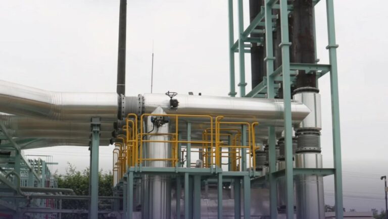 Gobierno de Ecuador inicia proceso para alquilar 260 MW de generación termoeléctrica con el fin de asegurar el suministro eléctrico nacional