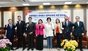 Durante la visita a Seúl, la delegación guayaquileña exploró el centro TOPIS, un sistema de ciudad inteligente.