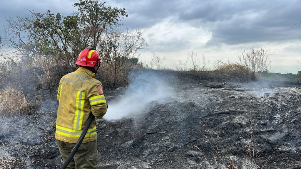 El 12 de junio de 2025, el Cuerpo de Bomberos atendió un incendio en la Av. Juan Tanca Marengo