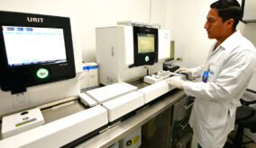 Guayaquil habilita seis laboratorios municipales con servicios gratuitos, gracias a una inversión pública.