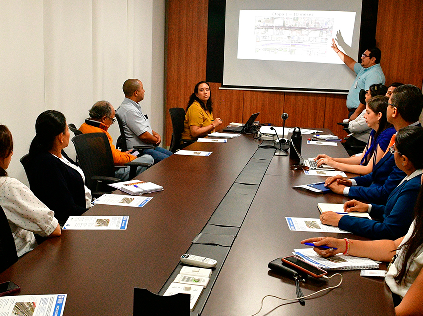 Más de 40 instituciones de Los Ceibos conocen detalles del proyecto de pasos elevados socializado por el Municipio de Guayaquil.
