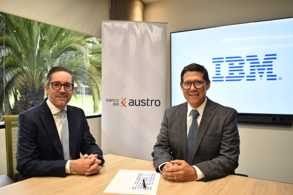 Clemente Tamariz, Gerente General del Banco del Austro y Andrés Maldonado, Gerente General de IBM Ecuador.