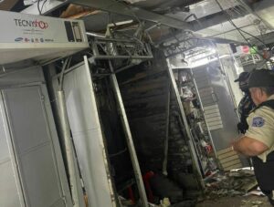 Imagen de la destrucción que dejó un ataque con explosivos en la Bahía.
