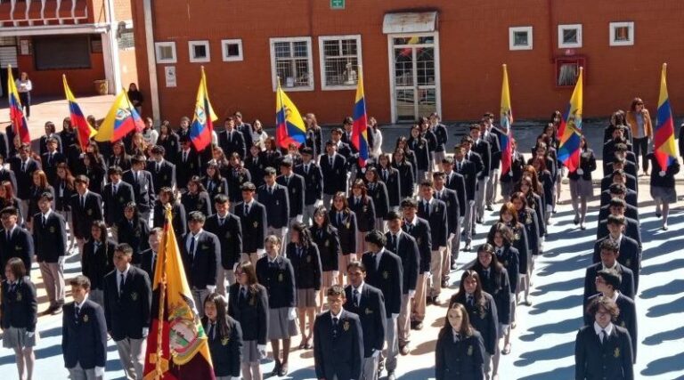 Inicia proceso de matrícula en unidades educativas municipales de Quito
