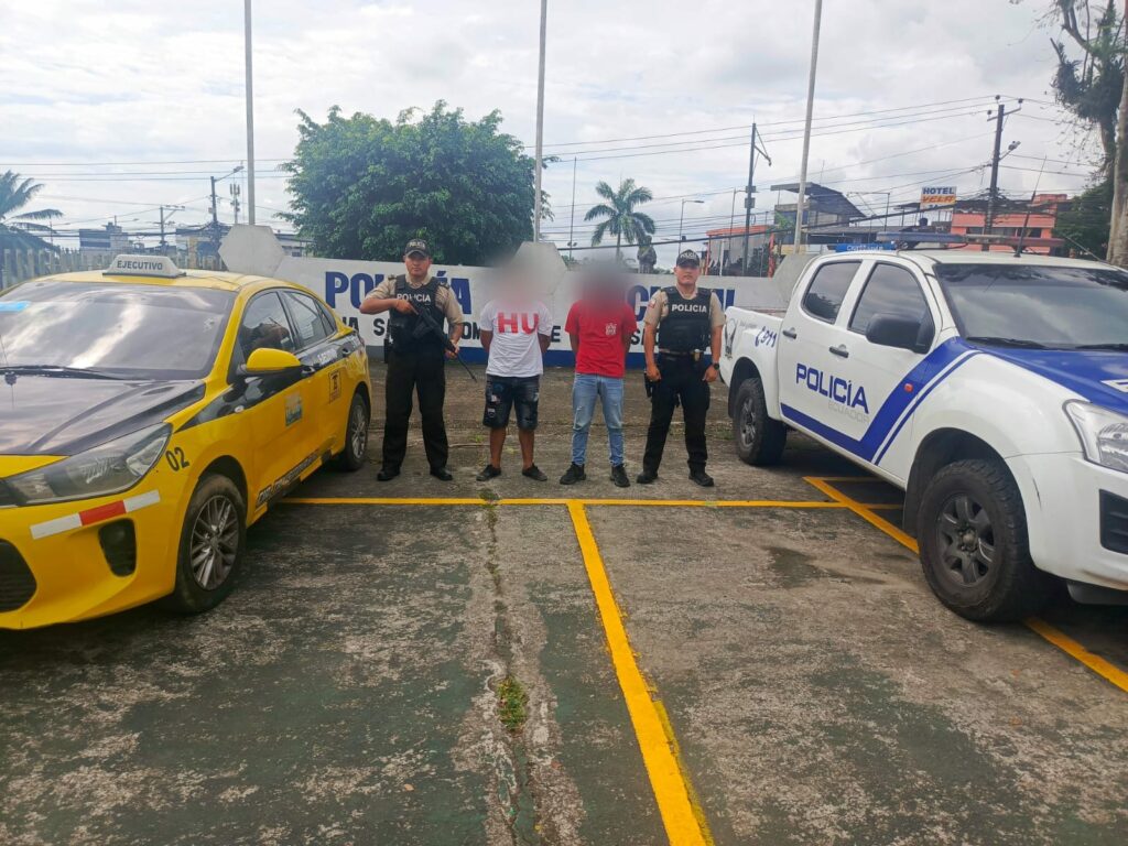 Intentaron escapar con droga en un taxi y fueron capturados tras persecución en Santo Domingo