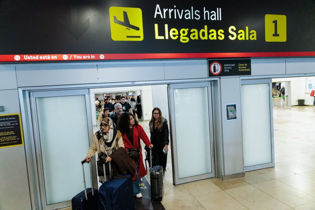 Israel reabrió su espacio aéreo y reactivó las operaciones en los aeropuertos de Tel Aviv y Haifa el martes 24 de junio de 2025.