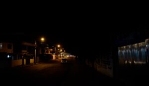 Portoviejo: cinco zonas con deficiente iluminación afectan a transeúntes y conductores