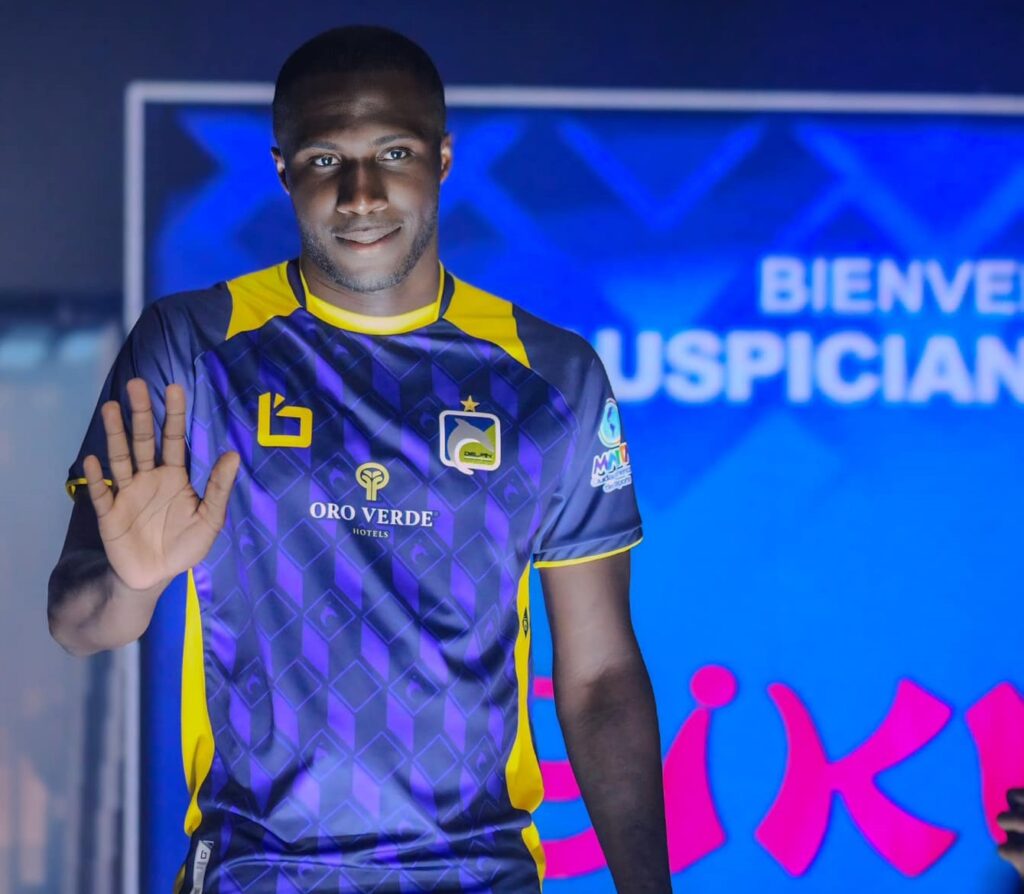 Luis Caicedo, dejó ser jugador de Delfín SC.