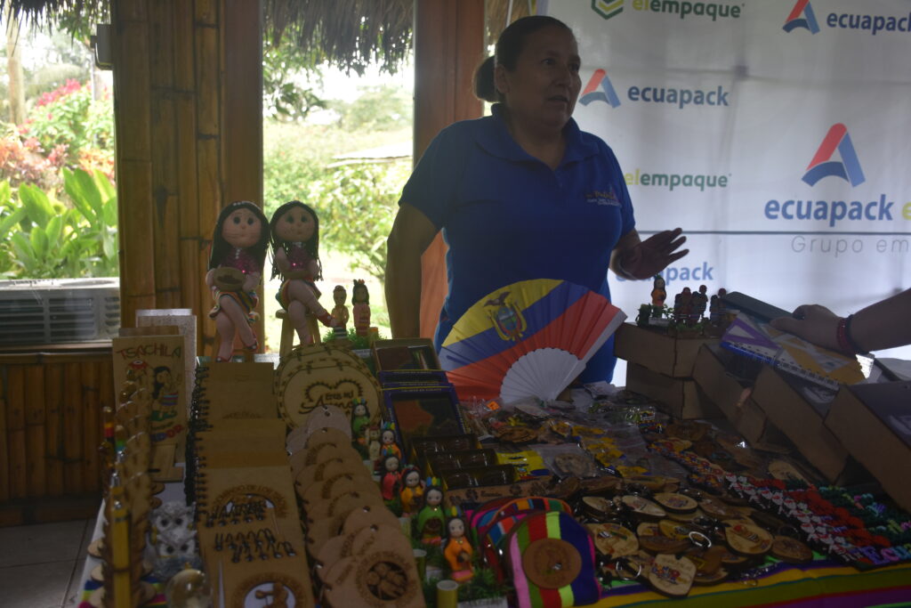 La historia de una artesana de Santo Domingo que vende en Rusia sin salir de Ecuador