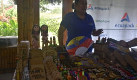 La historia de una artesana de Santo Domingo que vende en Rusia sin salir de Ecuador