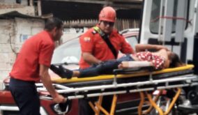 La mujer herida tuvo que ser trasladada a una casa de salud para descartar lesiones.