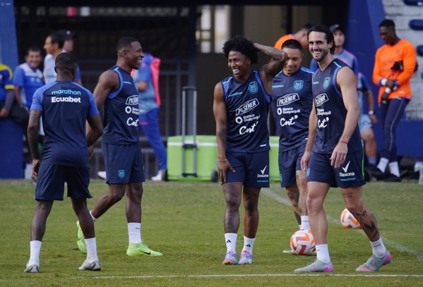 Leonardo Campana entrenó con normalidad en la práctica desarrollada en el estadio de Emelec