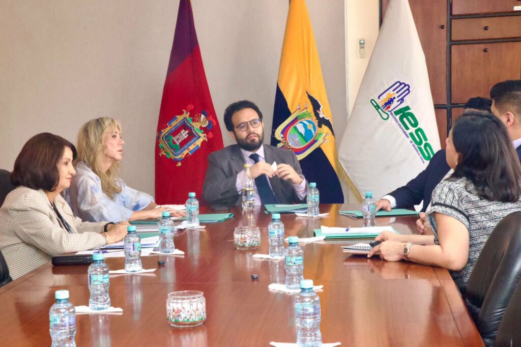 Ley de Integridad Pública elimina compras directas de hospitales del IESS