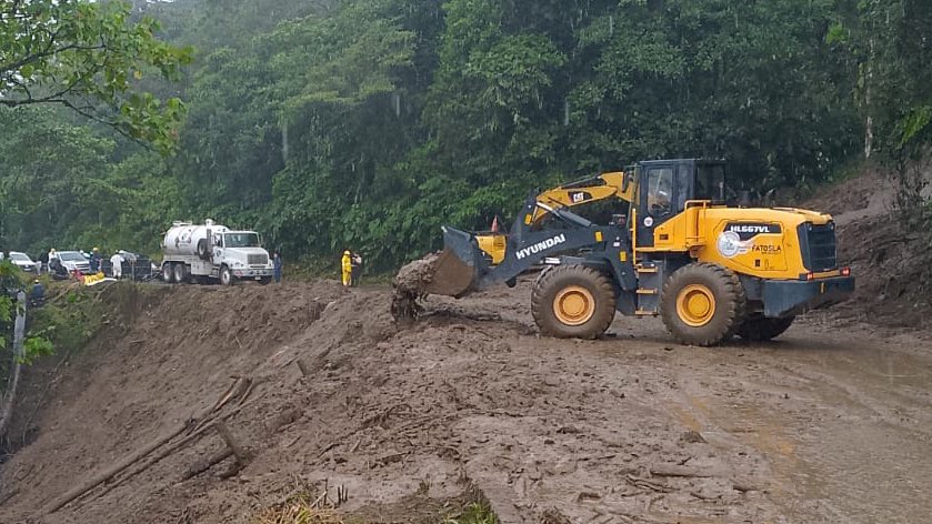 MTOP reabre vía Lago Agrio–Napo tras deslizamientos en el tramo El Reventador