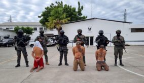 El asesinato de Javier Mendoza en Manta derivó en un operativo policial que dejó tres detenidos, incluido un menor.