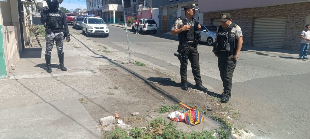 En menos de veinticuatro horas, un hombre y una mujer fueron baleados en sectores distintos de Manta.