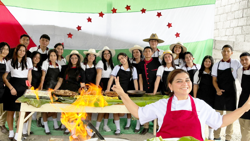 Mariuxi Alcívar: La docente que transforma la educación técnica en Rocafuerte