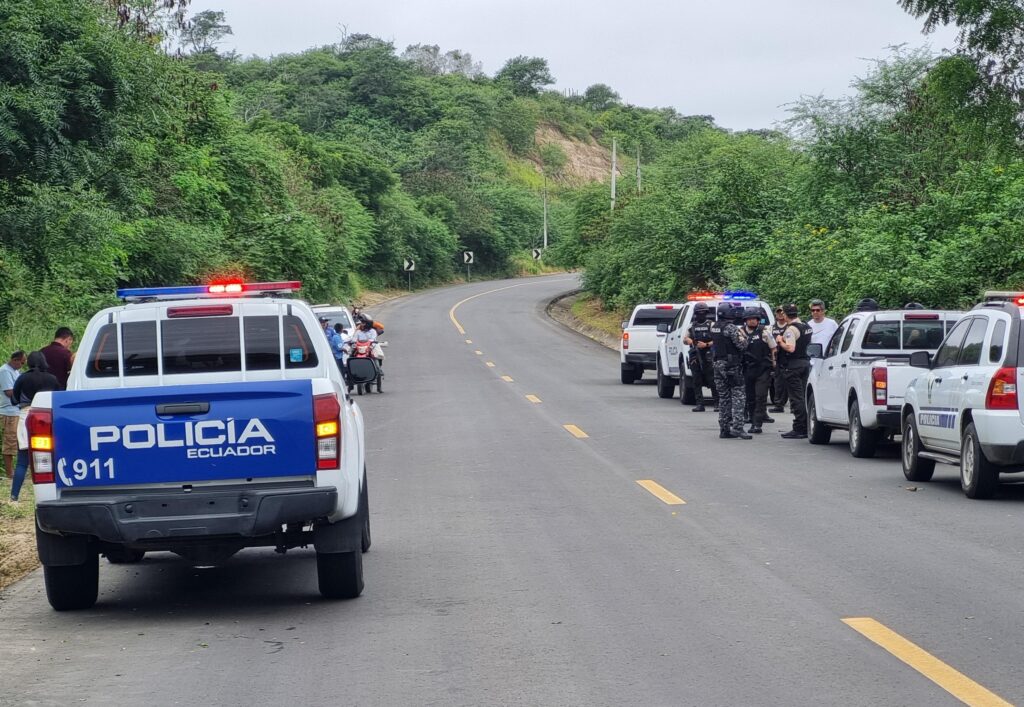 Masacre en zona rural deja cinco víctimas incineradas junto a vehículo.