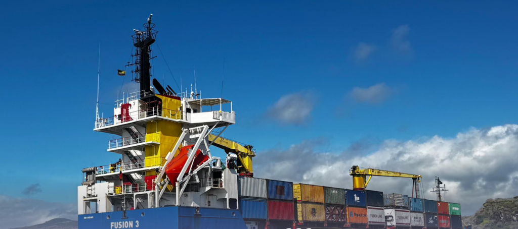 Mejoras en el transporte marítimo de carga hacia Galápagos impulsan abastecimiento