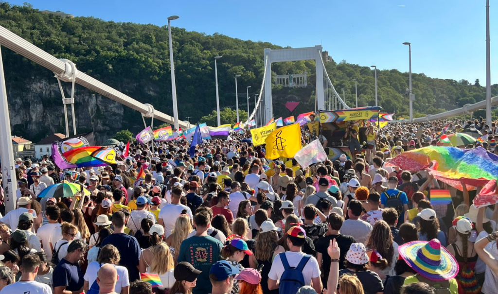 Miles de personas marchan en Budapest por el Día del Orgullo Gay a pesar de las advertencias del primer ministro de Hungría