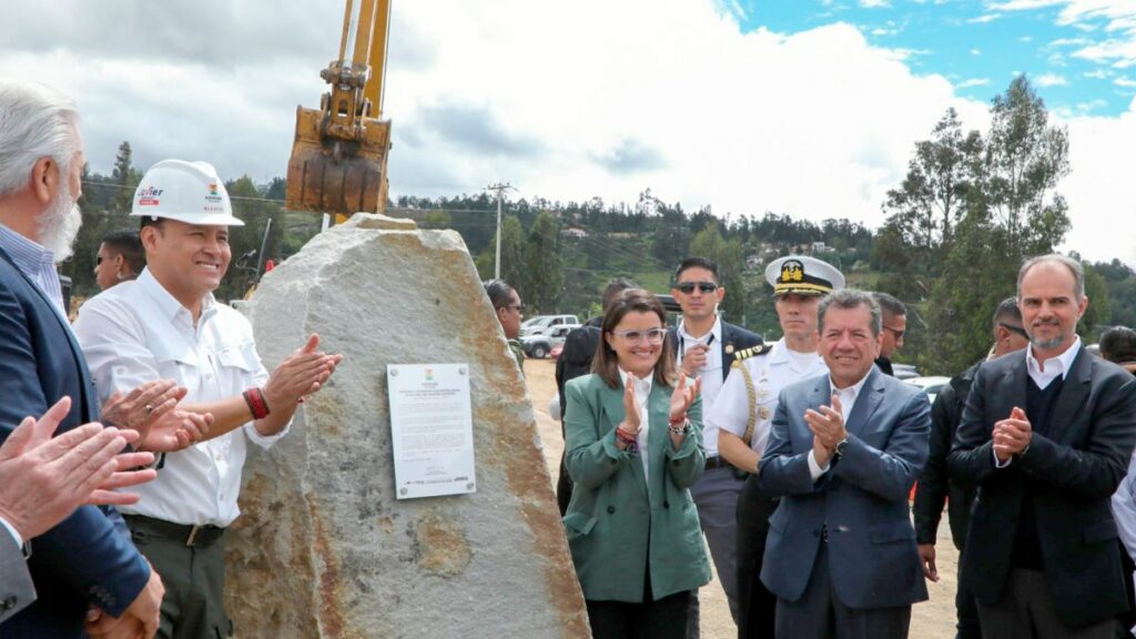 Parque Industrial de Azogues: Se colocó la primera piedra en el proyecto impulsado por el sector público y privado. (Vicepresidencia).