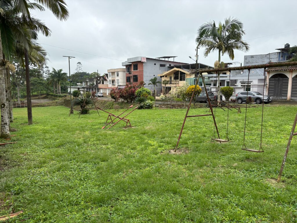 Parque infantil en mal estado preocupa a vecinos del Círculo en Santo Domingo