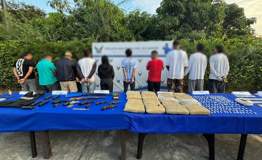 Parte de los detenidos en operativo Huracán 16 fueron presentados junto a las evidencias.