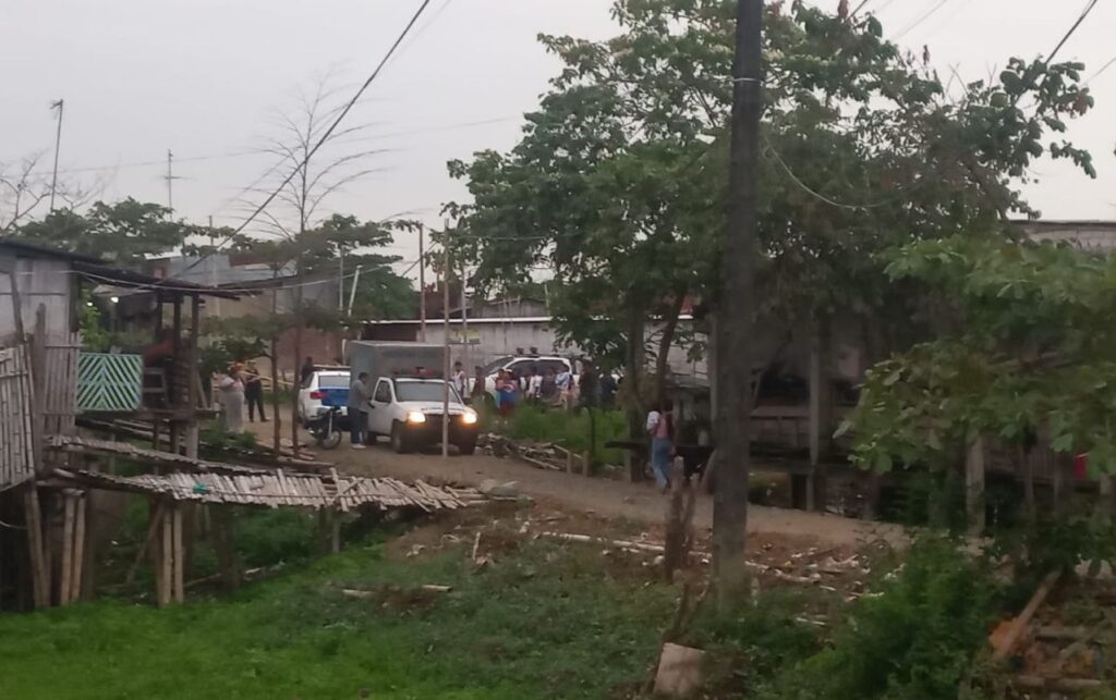 Persecución policial en Babahoyo terminó con un adolescente abatido y dos personas heridas