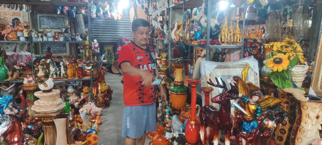 La comunidad de La Pila, en Montecristi, conserva su economía gracias a la cerámica artesanal.