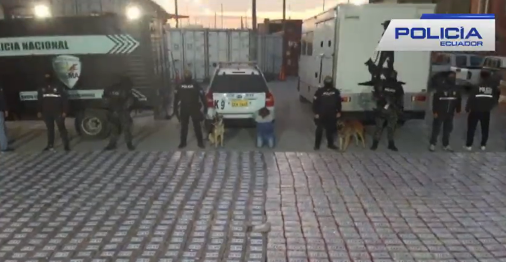 Policía de Ecuador decomisa cuatro toneladas de cocaína con destino a España